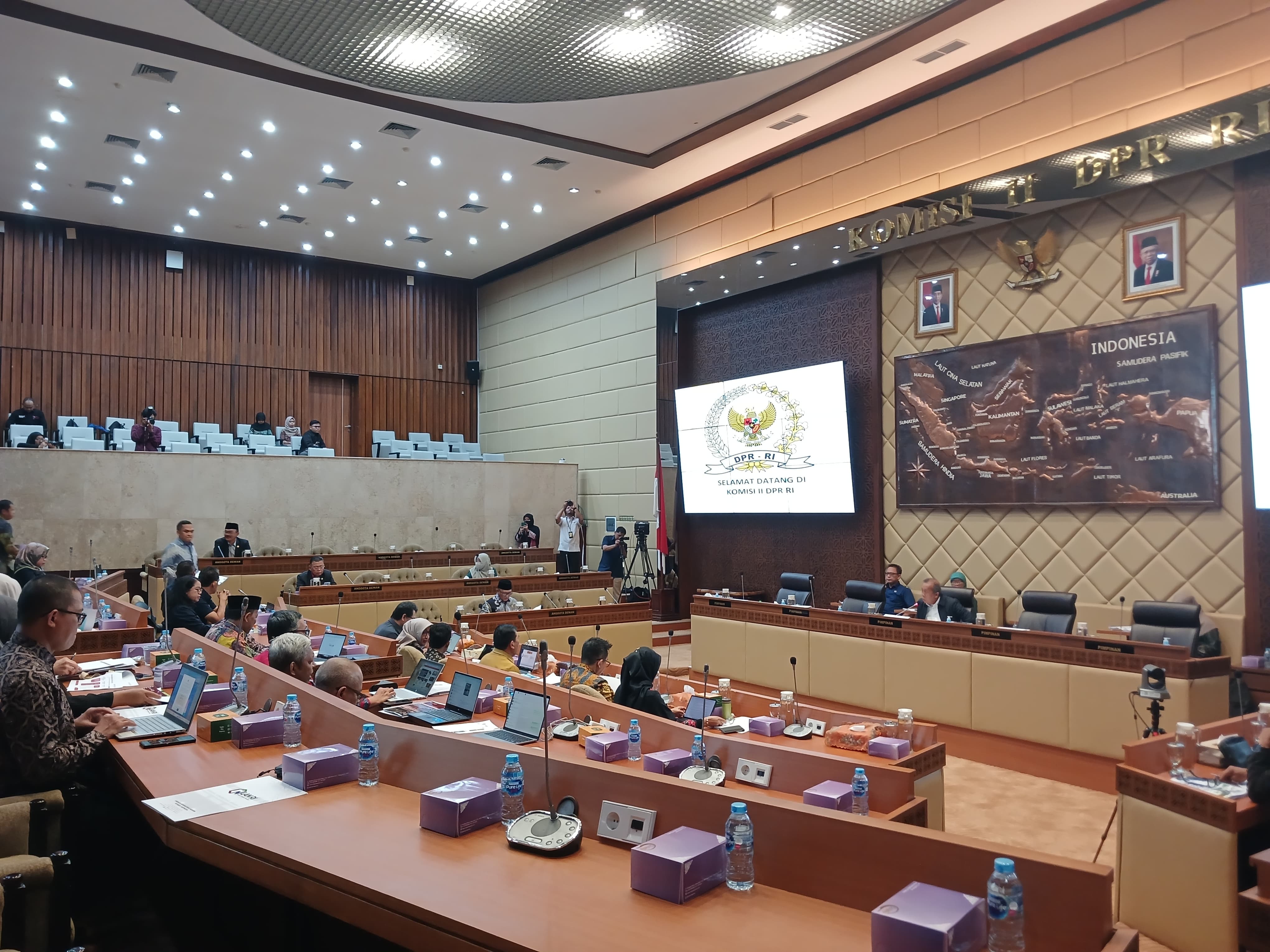 Komisi II DPR RI Rapat Kerja dan Rapat Dengar Pendapat (RDP) dengan Menpan RB, BKN, dan KASN